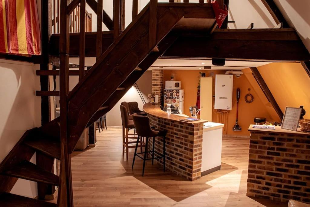 Duplex Atypique Dans La Cite Medievale Laon Exteriér fotografie
